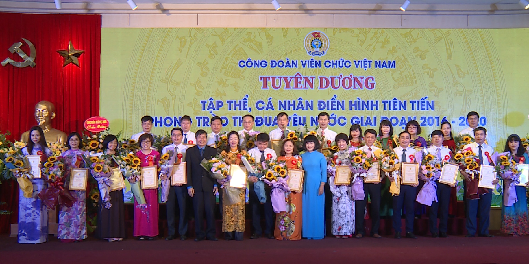 Công đoàn Viên chức Việt Nam biểu dương điển hình trong phong trào thi đua yêu nước