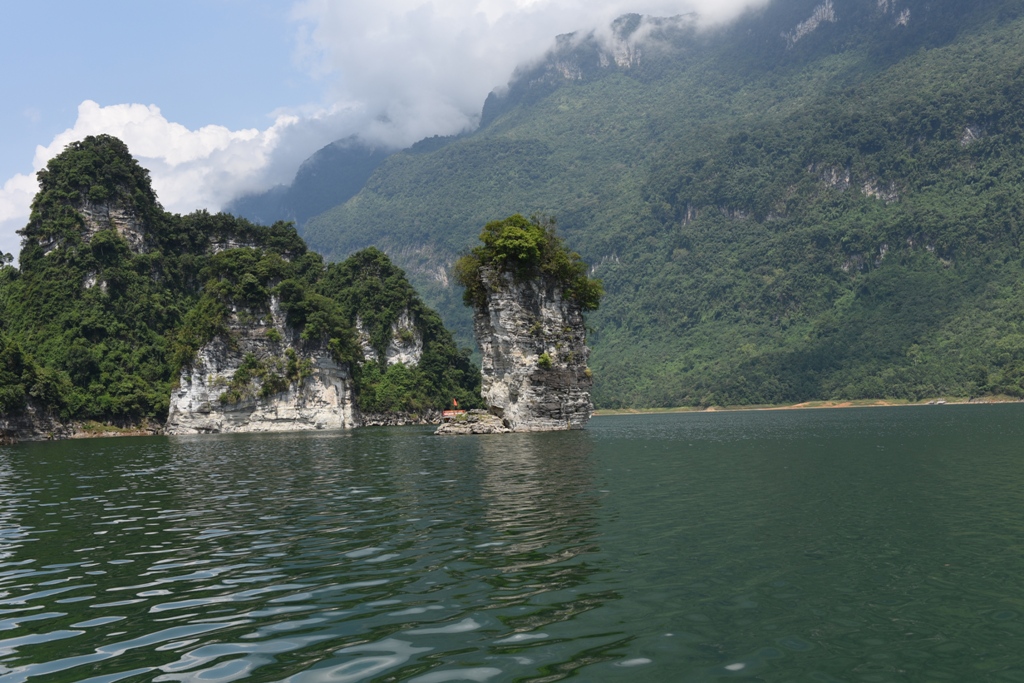 Na Hang – “Vịnh Hạ Long trên núi”