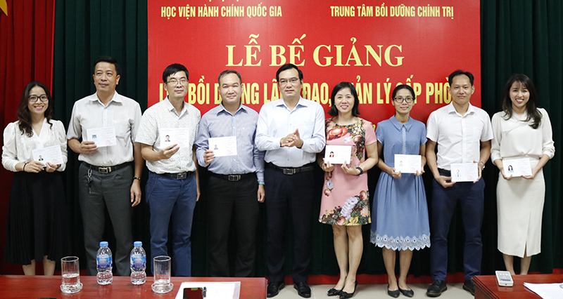 Bồi dưỡng kiến thức lãnh đạo, quản lý cho cán bộ cấp phòng các cơ quan Trung ương