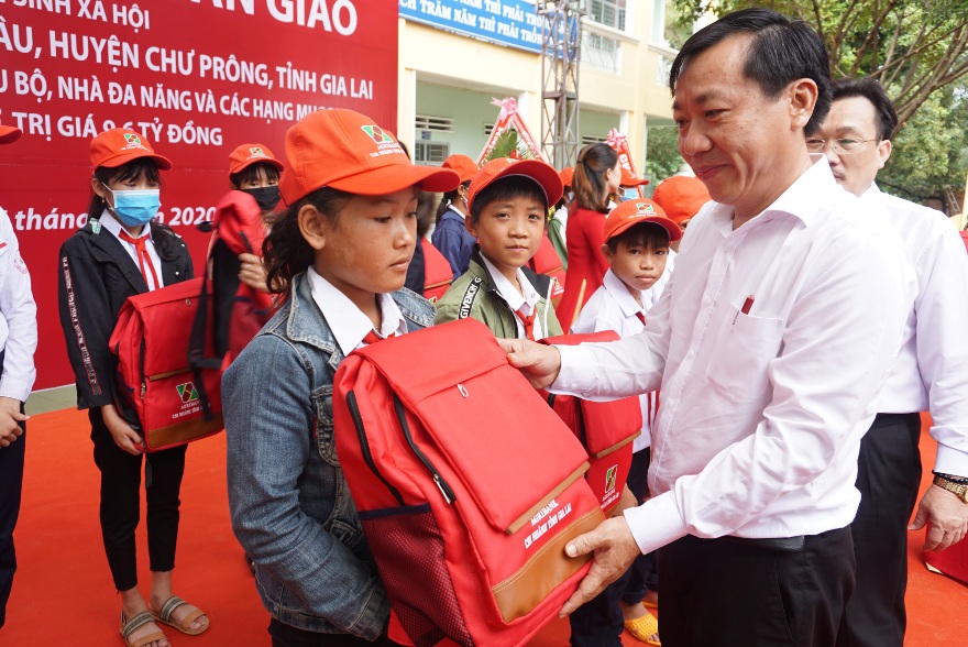 Agribank đồng hành cùng học sinh chào đón năm học mới