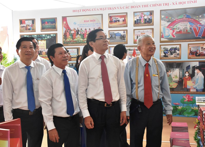 Triển lãm “Đảng bộ tỉnh Bà Rịa - Vũng Tàu tiến bước dưới cờ Đảng quang vinh”