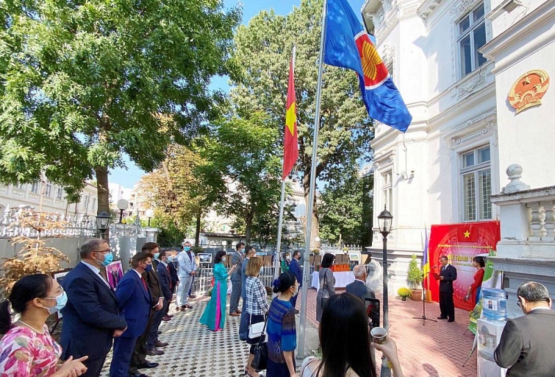 Triển lãm ảnh và đất nước con người Việt Nam tại Romania