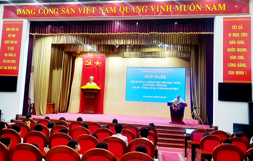 Bồi dưỡng chính trị cho học sinh với chủ đề Chúng em học và làm theo Bác