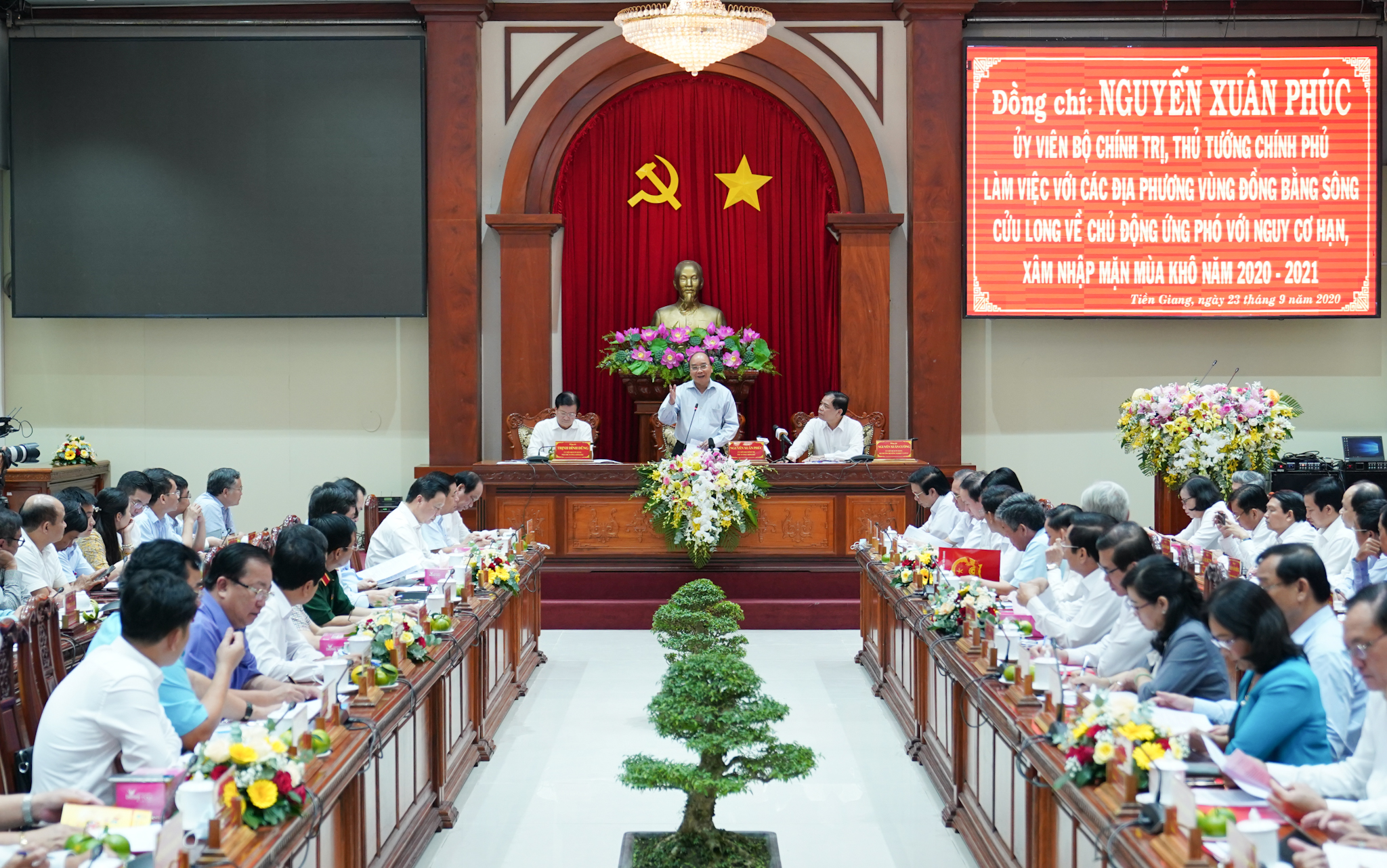 Thủ tướng Không để hộ dân nào thiếu nước sinh hoạt do hạn hán, xâm nhập mặn