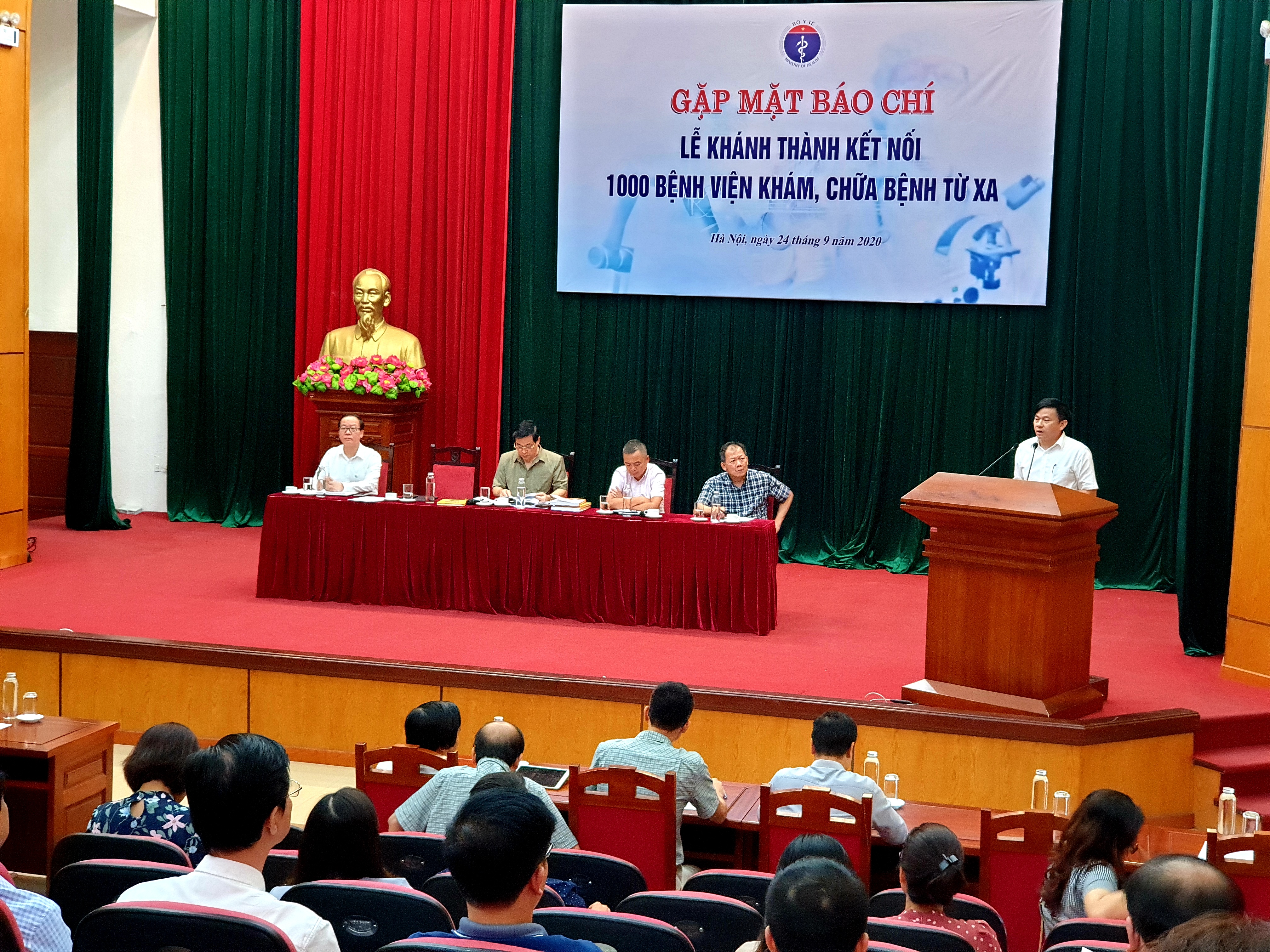 Trên 1 000 điểm cầu khám, chữa bệnh kết nối với hơn 20 bệnh viện tuyến trên
