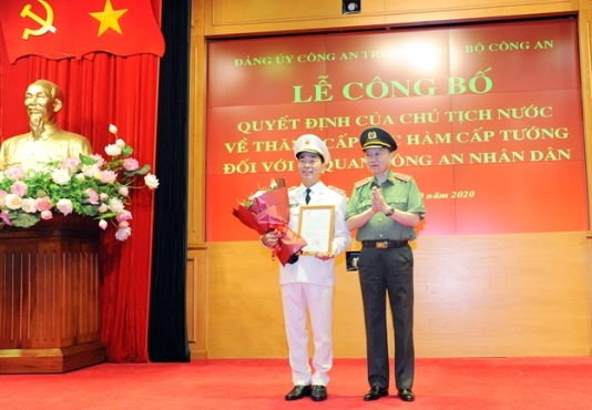 Thăng cấp bậc hàm Trung tướng đối với Thứ trưởng Bộ Công an Trần Quốc Tỏ