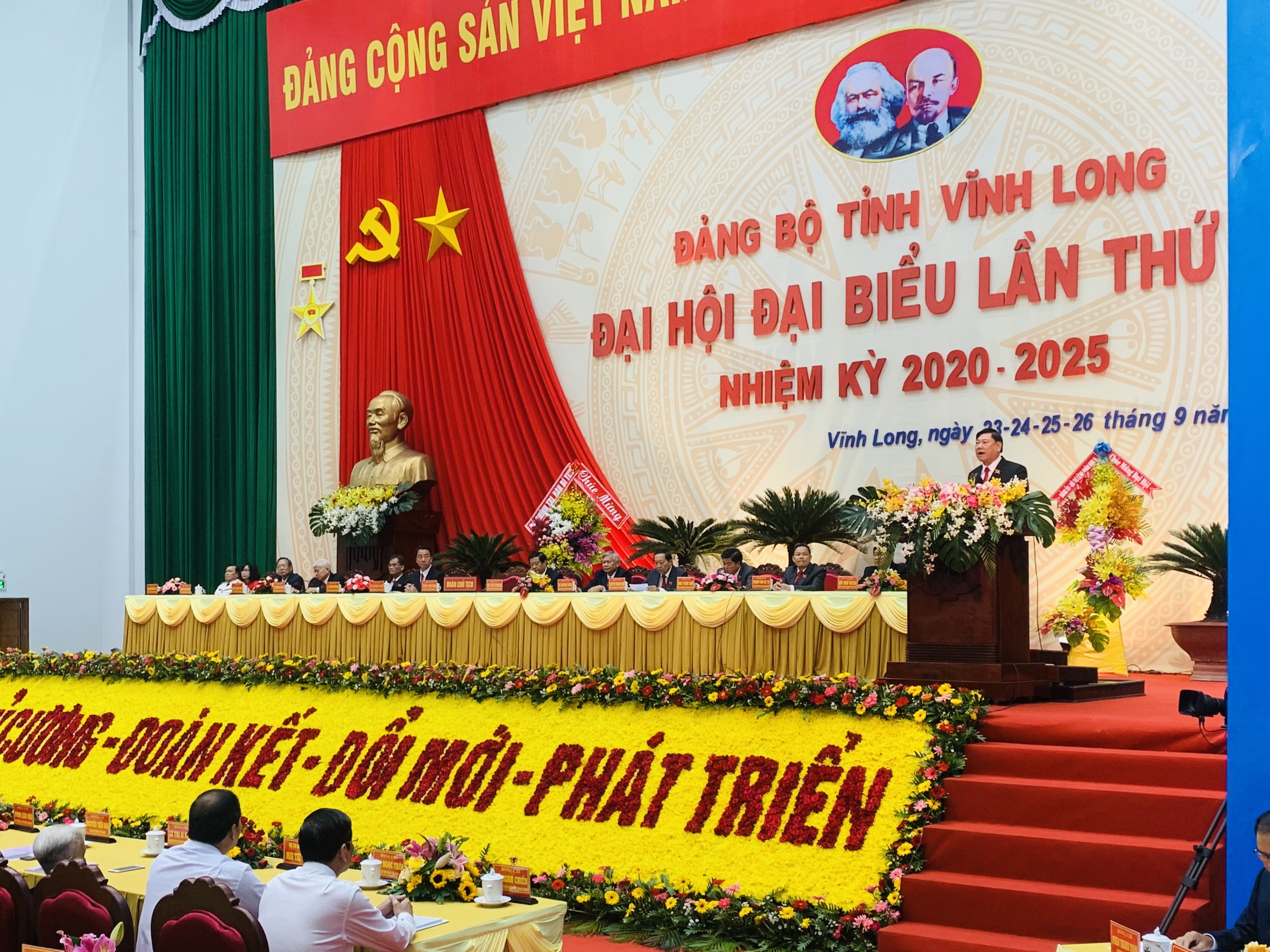 Đồng chí Trần Văn Rón tái đắc cử Bí thư Tỉnh ủy Vĩnh Long