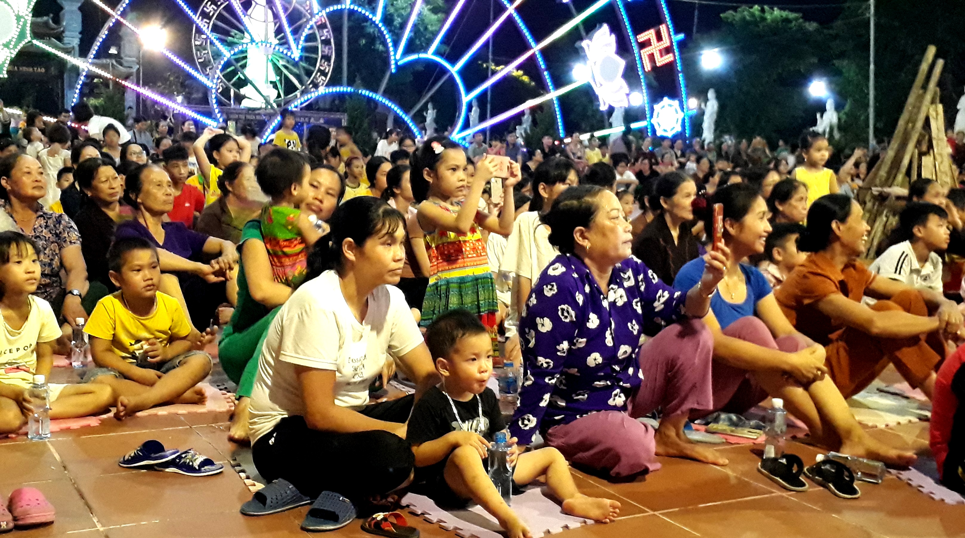 “Đêm hội trăng rằm” của 500 trẻ em nghèo