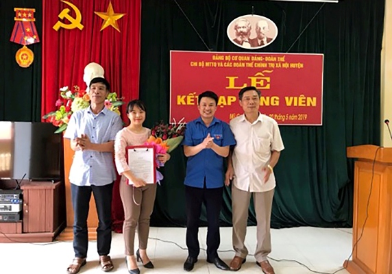 Yên Bái 38 đảng viên mới kết nạp là người dân tộc thiểu số