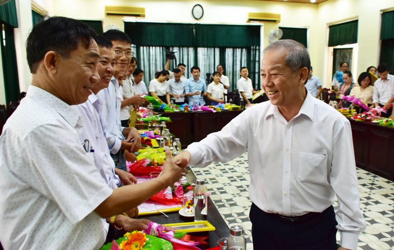 Biểu dương đoàn y bác sĩ tham gia hỗ trợ phòng, chống dịch COVID-19 tại Đà Nẵng