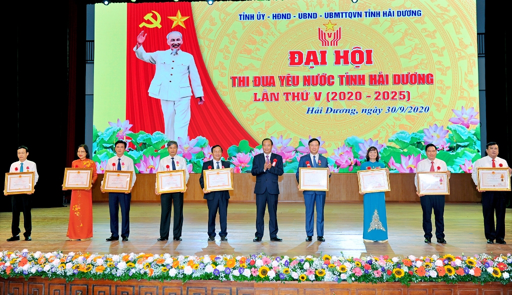 Lấy kết quả công tác thi đua là một tiêu chí đánh giá cán bộ lãnh đạo, quản lý