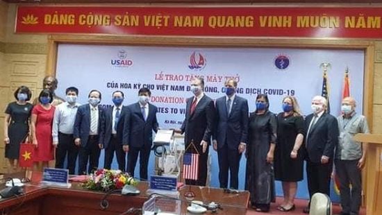 Hoa Kỳ trao tặng Việt Nam 100 máy thở hỗ trợ phòng, chống dịch COVID-19