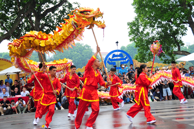 Tưng bừng Liên hoan nghệ thuật múa rồng Hà Nội 2020