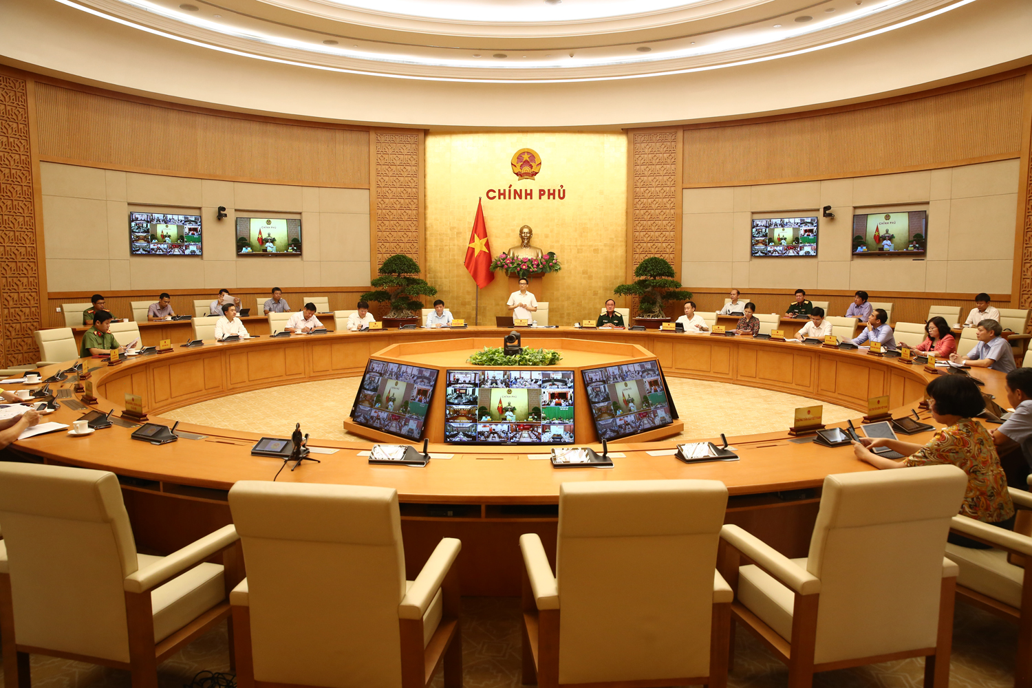 Chúng ta phải chuẩn bị tinh thần là dịch còn kéo dài sang năm 2021