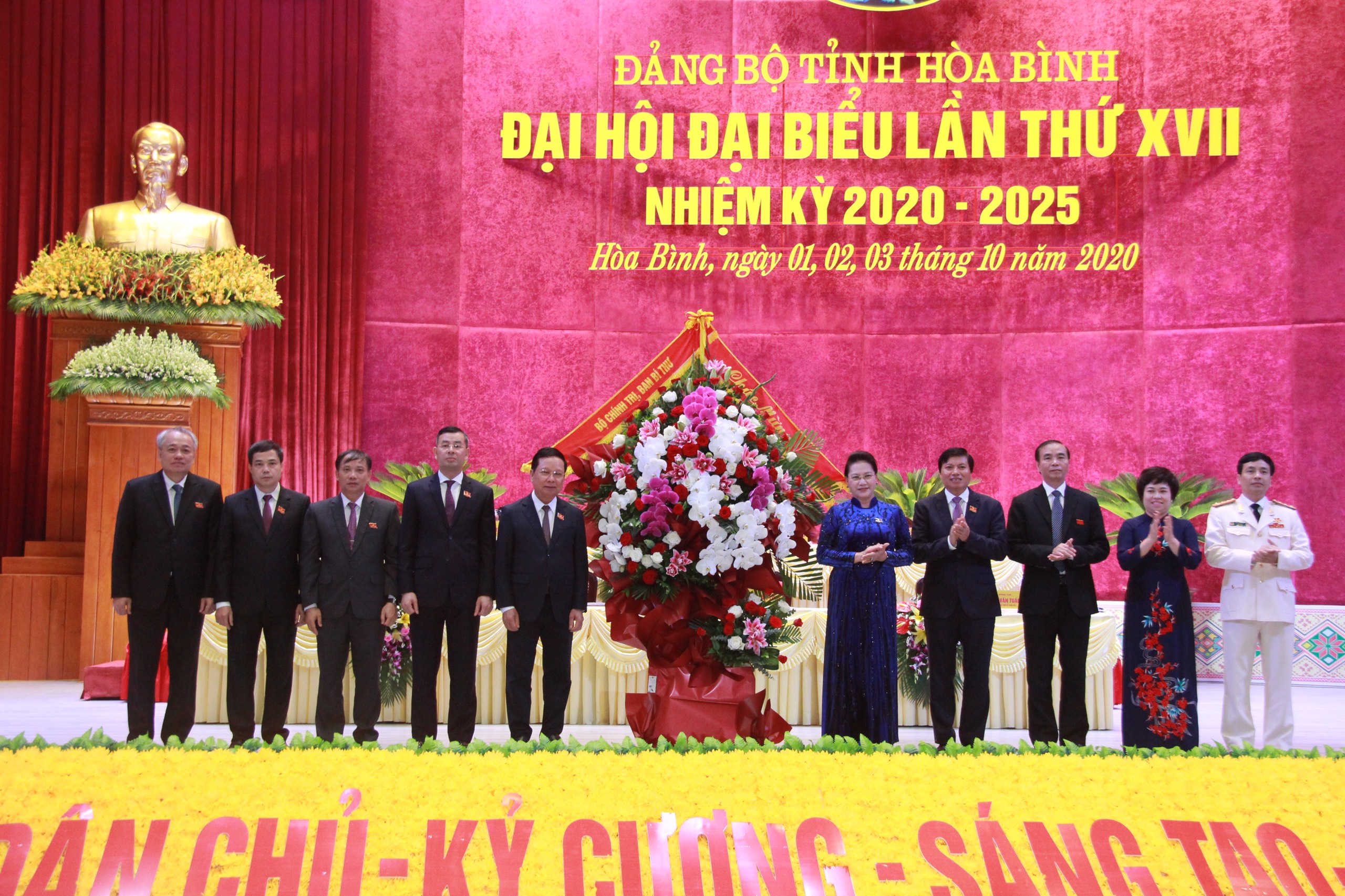 Xây dựng tỉnh Hòa Bình phát triển nhanh và bền vững