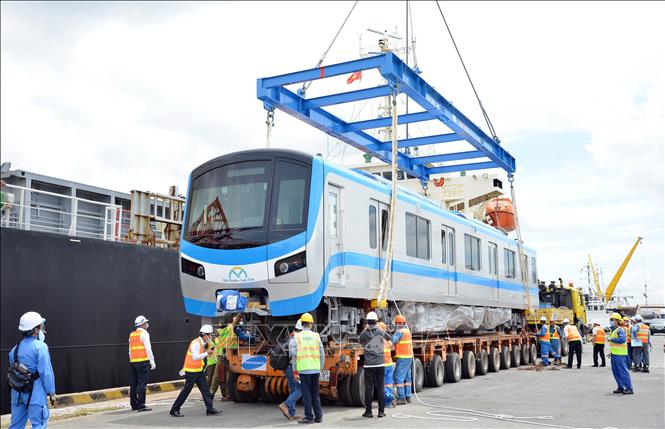 Đoàn tàu đầu tiên của tuyến metro Bến Thành – Suối Tiên về tới TP Hồ Chí Minh