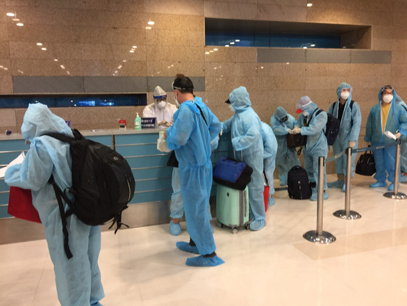 Đưa 240 công dân Việt Nam từ Philippines về nước