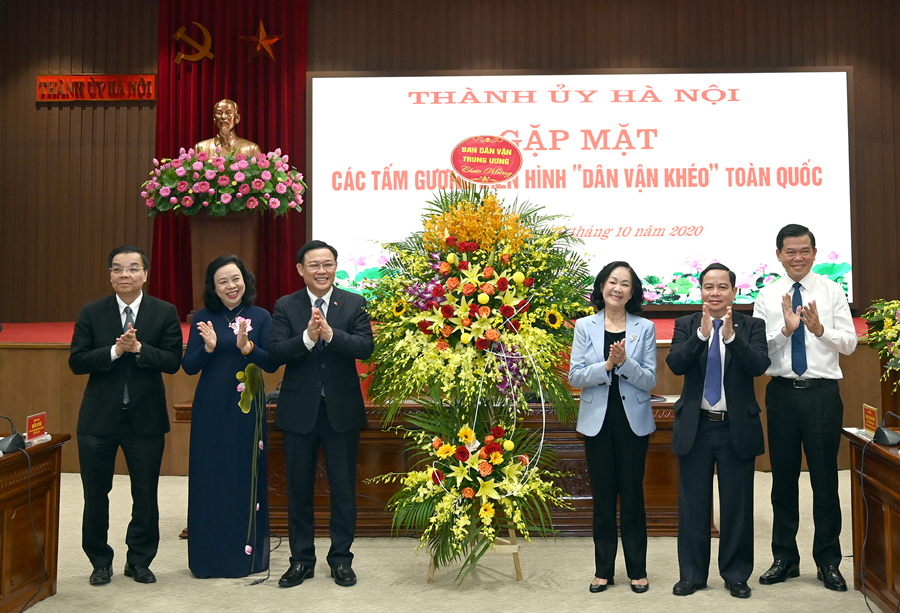 Thành ủy Hà Nội gặp mặt các tấm gương điển hình “Dân vận khéo” toàn quốc