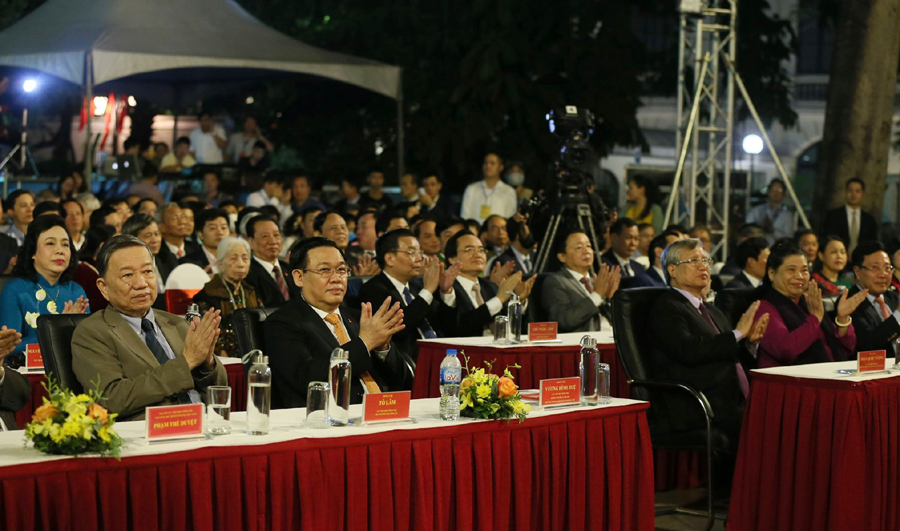 “Tỏa sáng đất rồng thiêng”
