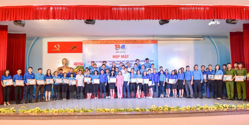 Tuyên dương thanh niên tiên tiến làm theo lời Bác