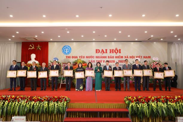 Tôn vinh, nhân rộng các tập thể, cá nhân điển hình tiên tiến ngành Bảo hiểm xã hội Việt Nam
