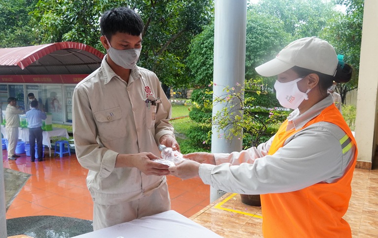 Hơn 15 000 công nhân hưởng ứng Ngày Thế giới rửa tay với xà phòng