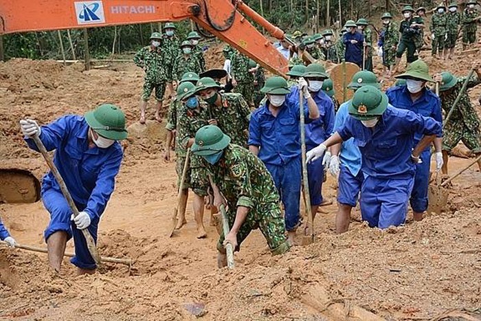 Truy tặng Huy hiệu “Tuổi trẻ dũng cảm” 2 chiến sĩ hy sinh ở Rào Trăng 3