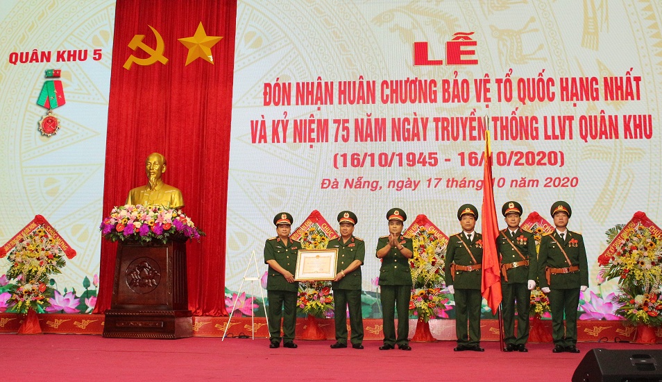 Quân khu 5 đón nhận Huân chương Bảo vệ Tổ quốc hạng Nhất