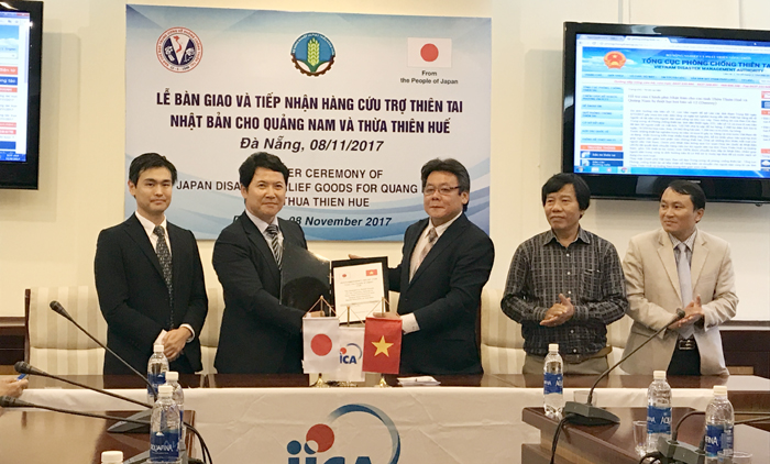 JICA xuất hàng hỗ trợ người dân miền Trung bị ảnh hưởng bởi lũ lụt
