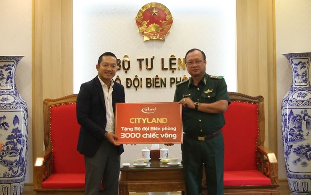 Bộ đội Biên phòng tiếp nhận vật tư phục vụ công tác phòng, chống dịch COVID-19