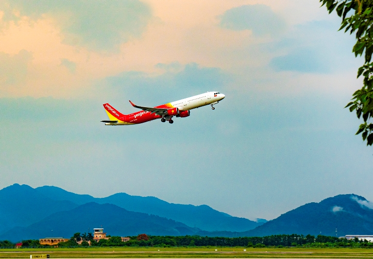 Vietjet hỗ trợ hành khách đến và đi khu vực miền Trung