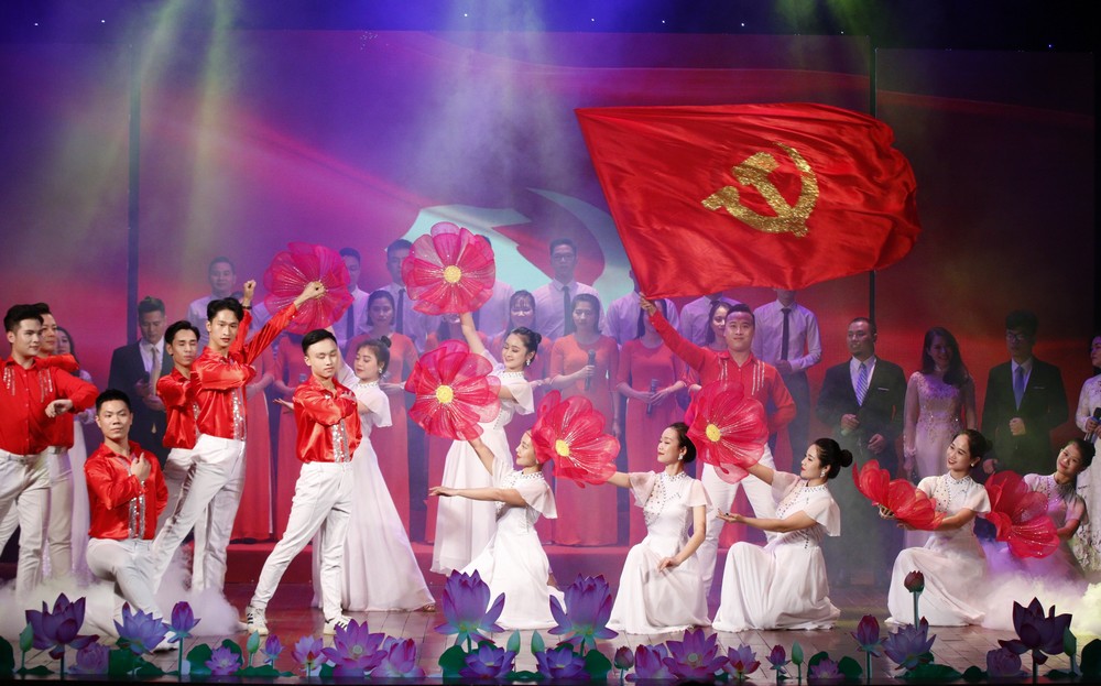 “Sáng mãi niềm tin theo Đảng”