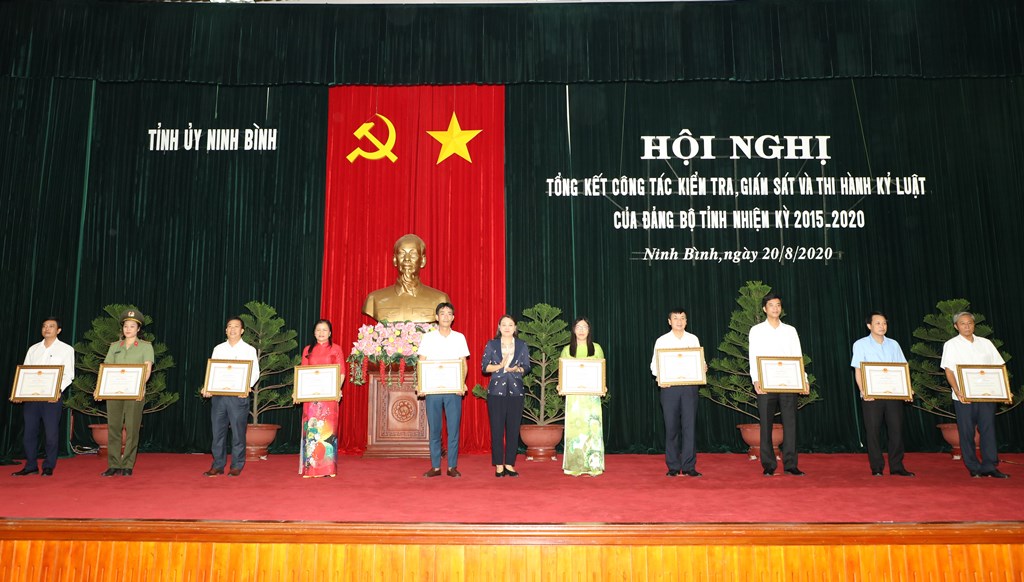Chủ động kiểm tra tổ chức đảng, đảng viên khi có dấu hiệu vi phạm