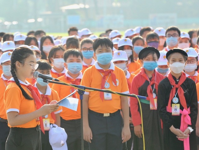 Đại biểu Cháu ngoan Bác Hồ báo công dâng Bác
