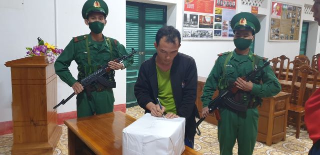 Nổ súng trấn áp đối tượng mua bán, tàng trữ số lượng lớn ma túy