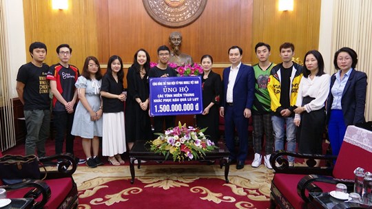Thêm nhiều tấm lòng ủng hộ đồng bào miền Trung