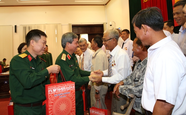 Bộ Quốc phòng gặp mặt đoàn đại biểu người có công tỉnh An Giang