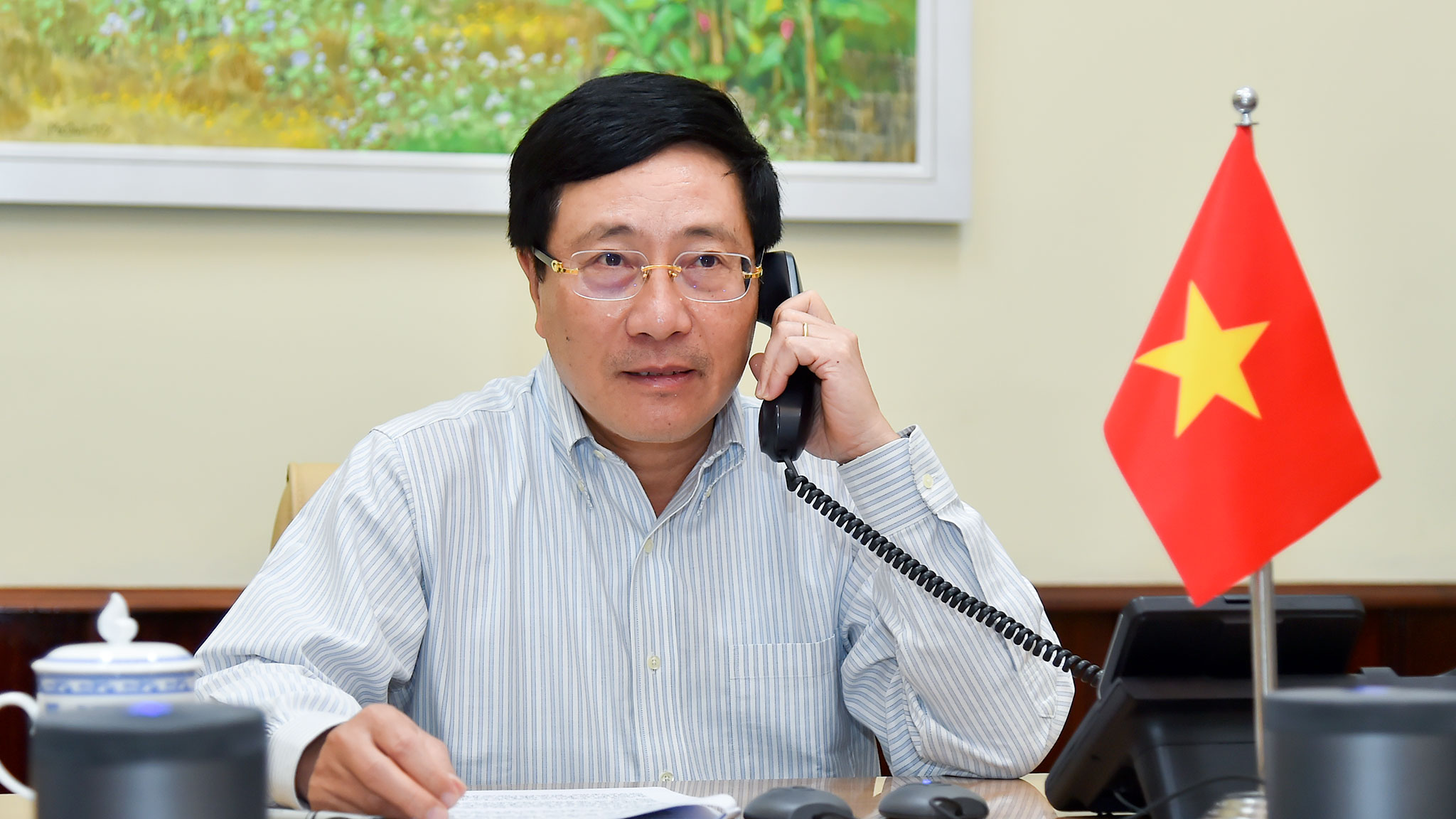 Phó Thủ tướng, Bộ trưởng Ngoại giao Phạm Bình Minh điện đàm với cựu Thủ tướng Anh Tony Blair