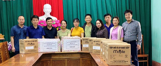 Cứu trợ bà con dân tộc Chứt, Hương Khê, Hà Tĩnh