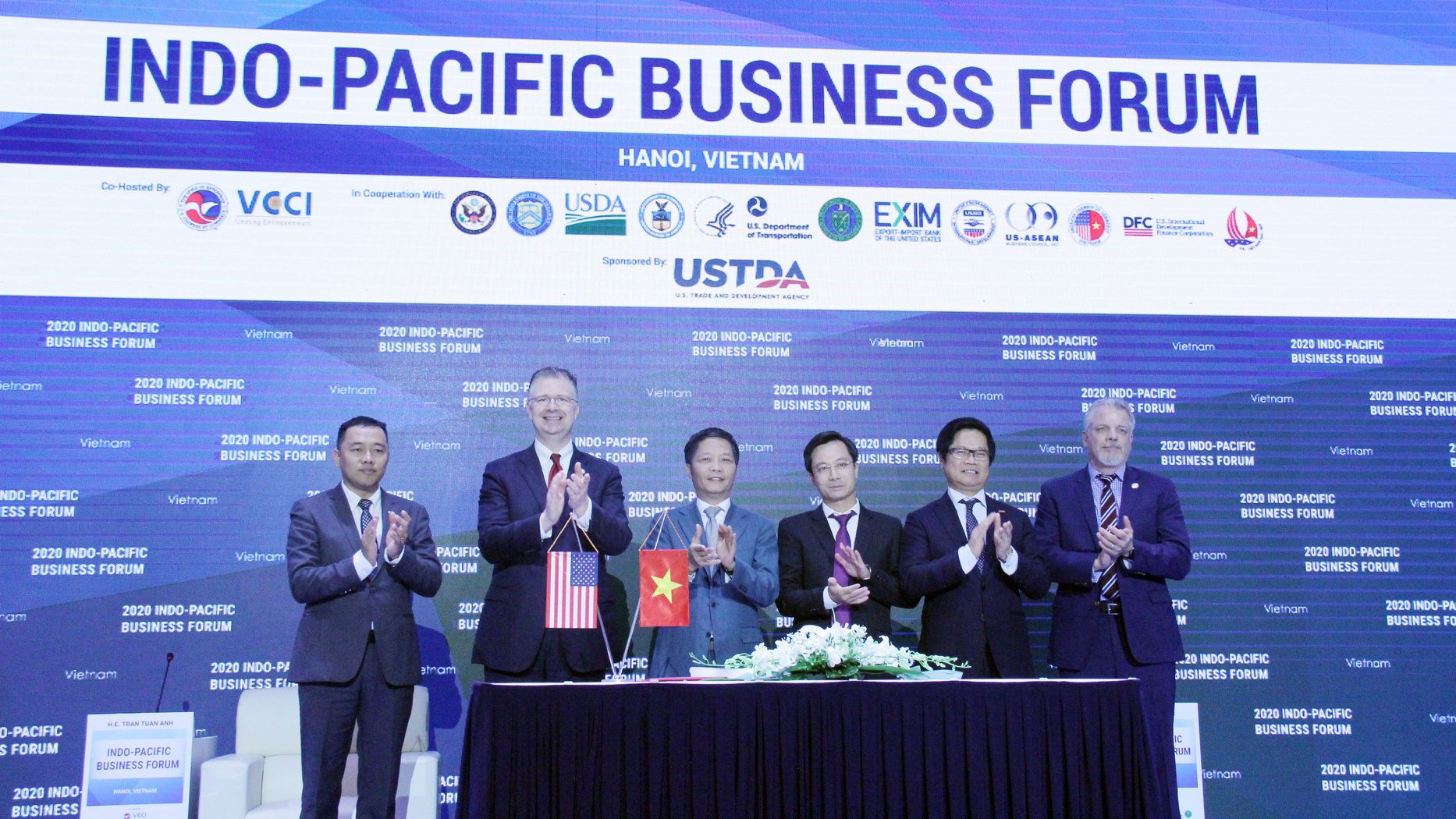 Ký Biên bản ghi nhớ hợp tác trong lĩnh vực nhiên liệu sinh học
