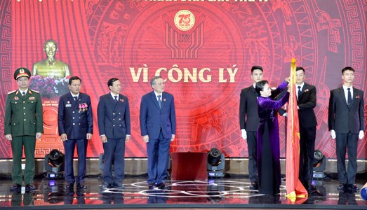 Tổ chức tốt các phong trào thi đua gắn với nâng cao chất lượng xét xử