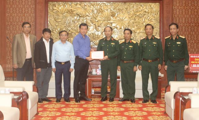 Ban Dân vận Trung ương hỗ trợ Quân khu 4 khắc phục hậu quả mưa lũ
