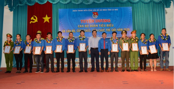 Cà Mau Tuyên dương 48 cán bộ Đoàn tiêu biểu, cán bộ công chức, viên chức trẻ giỏi