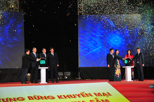 Khai mạc Tháng khuyến mại Hà Nội và Ngày không dùng tiền mặt năm 2020