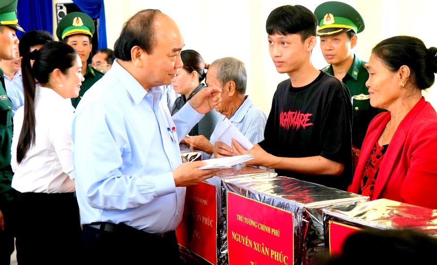 Chính phủ luôn quan tâm và tiếp tục sẽ ban hành các chính sách hỗ trợ bà con vùng lũ lụt