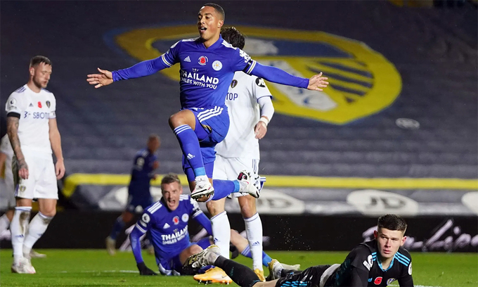 Leicester leo lên nhì bảng Premier League