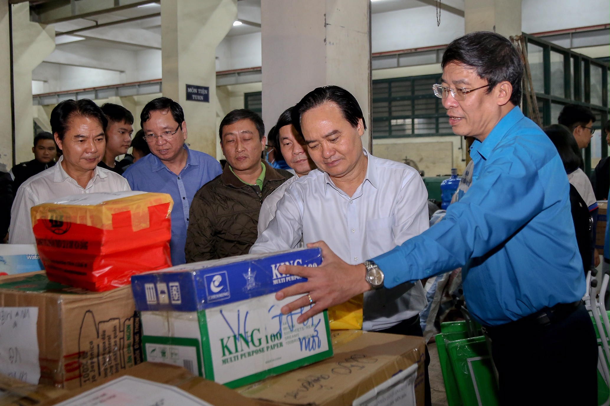 Hơn 22 000 bộ sách giáo khoa, cuốn vở viết được gửi về miền Trung