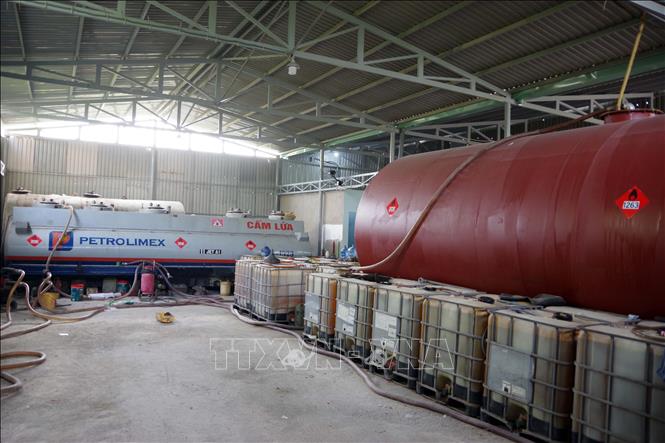 Bắt quả tang vụ làm giả xăng quy mô lớn tại Bà Rịa-Vũng Tàu