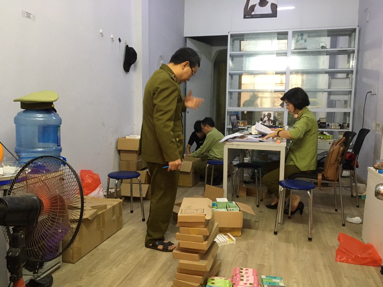 Phát hiện gần 1 600 máy hút thuốc lá điện tử không rõ nguồn gốc