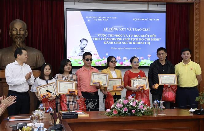 Trao giải Cuộc thi “Đọc và tự học suốt đời theo tấm gương Chủ tịch Hồ Chí Minh” dành cho người khiếm thị
